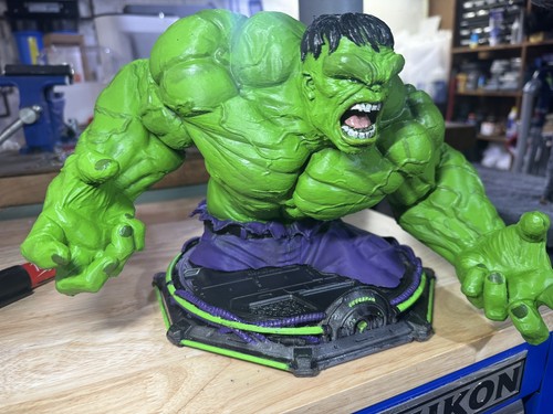 Incredible hulk bust - bust, —